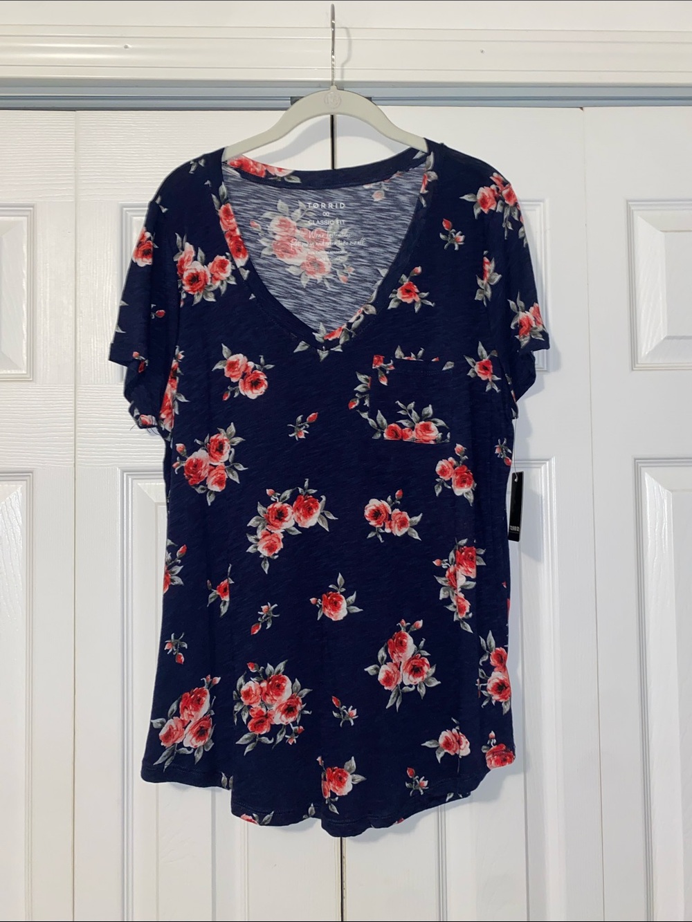 Torrid 00 Floral Navy V neck Classic Fit Tee Shirt